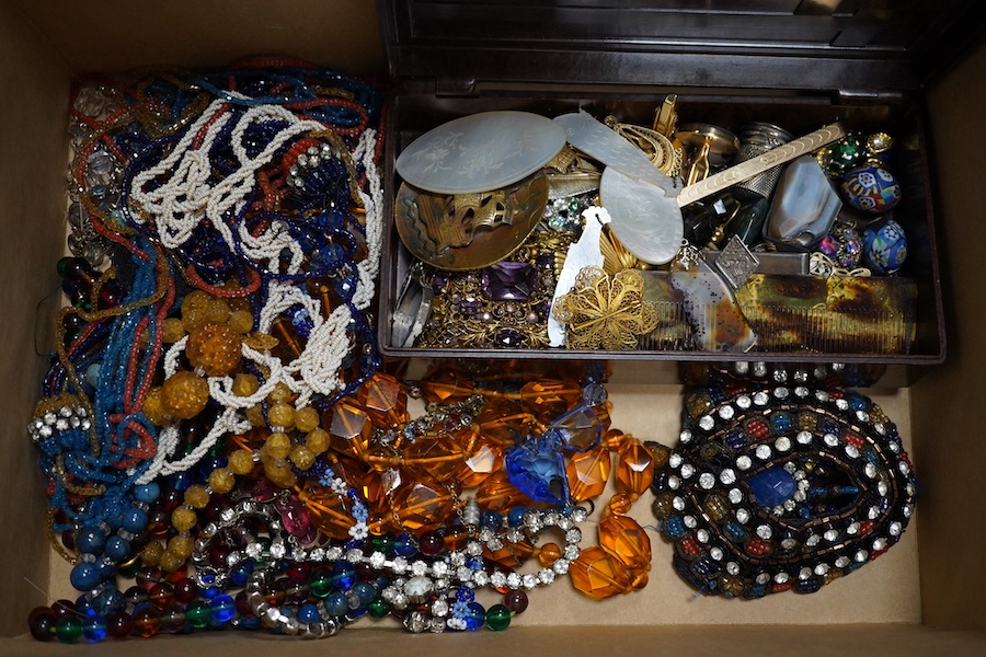 A quantity of assorted jewellery including costume and other items including bank notes, shell counters, etc. Condition - poor to fair to good